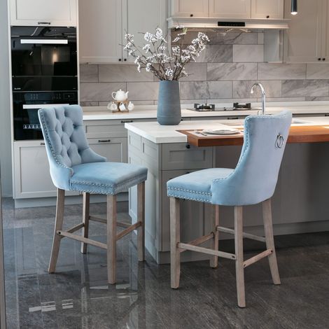 Tabourets de bar velours capitonné, lot de 2, pieds en bois, clous chromés, design élégant, assise confortable, bleu clair (1/5)