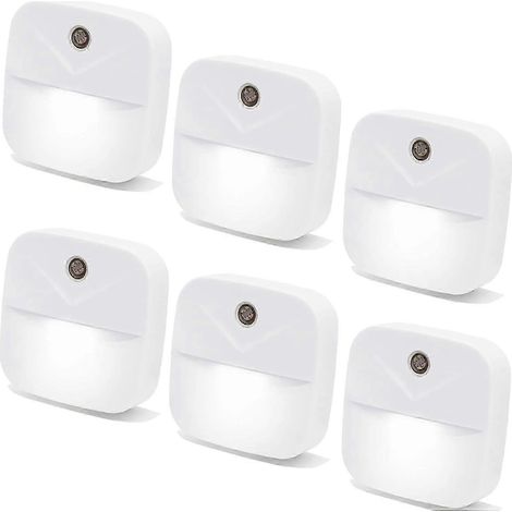Lot de 6 veilleuses avec prise, veilleuses LED blanches avec capteur crépusculaire intelligent, veilleuses murales adaptées à la chambre, la salle de bain et le couloir. (1/5)