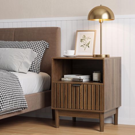 Mesita de noche 45 x 39 x 56.5 cm con cajón acanalado y estante para dormitorio y salón - mesa auxiliar estilo mid-century en mdf - marrón nogal (1/5)