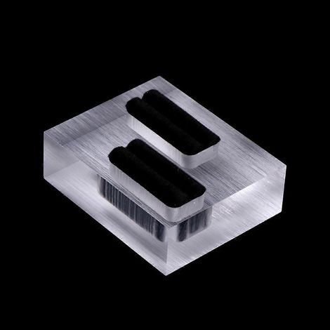 Ringpräsentationsständer mit schwarzem Samtbezug und transparentem Acrylglas in rechteckiger Form