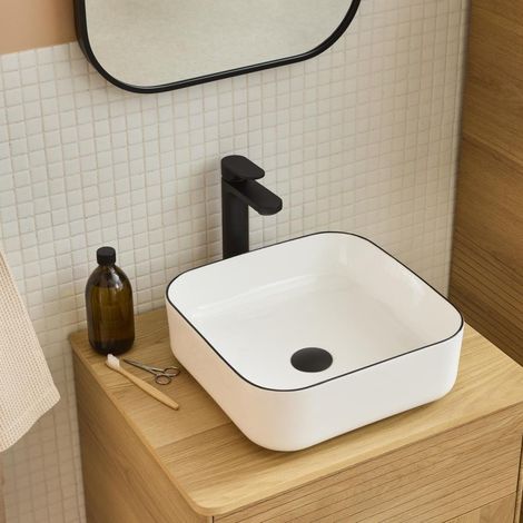 Lavabo sobre encimera cuadrado ALIX de 37 cm en cerámica blanca con borde negro (1/5)