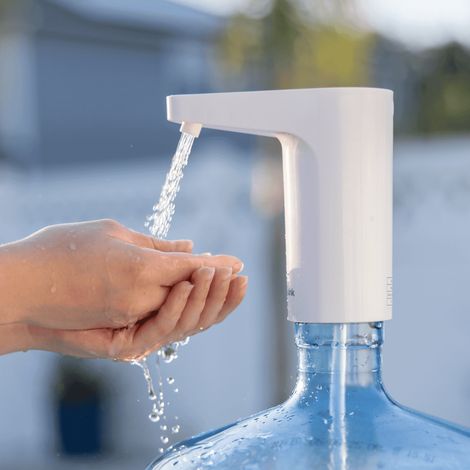 Leistungsstarker elektrischer Spültischhahn: USB-wiederaufladbarer Wasserspender, geeignet für Camping und Outdoor-Aktivitäten. (1/3)
