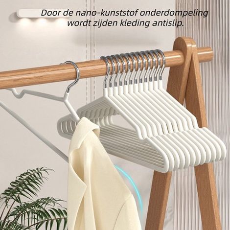Lot de 10 cintres cintres métalliques caoutchoutés antidérapants économes en espace avec rainures pour accrocher les vêtements en sécurité blanc (1/5)