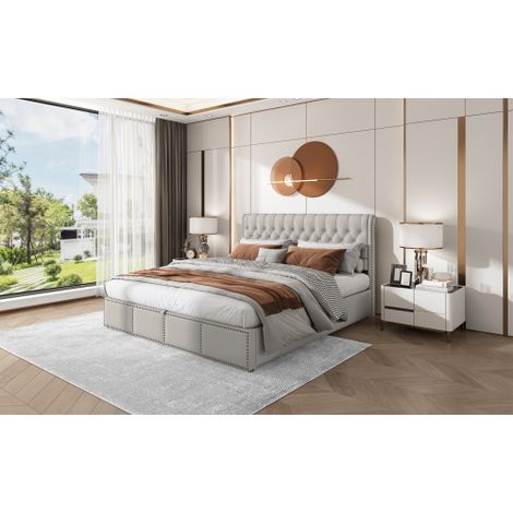 Lit rembourré en mélange coton-lin doté d'un mécanisme de relevage hydraulique et d'un coffre de rangement, agrémenté de finitions cloutées dimensions 180 x 200 cm matelas non inclus gris clair. (1/5)