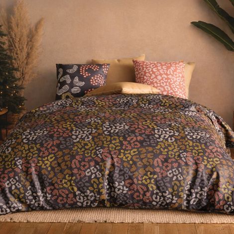 Parure housse de couette 240x220cm + 2 taies motif graphique brun et corail 100% coton - LILWEN (1/4)