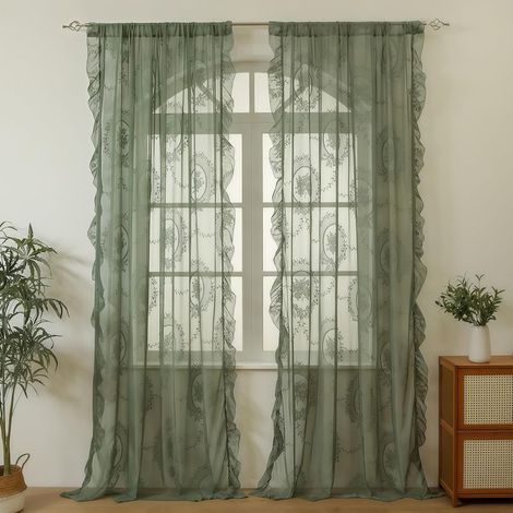 Transparente Gardinen mit salbeigrünen Spitzenrüschen, Stangenstil, zweiteilig, jeweils 140 x 160 cm lang. (1/5)