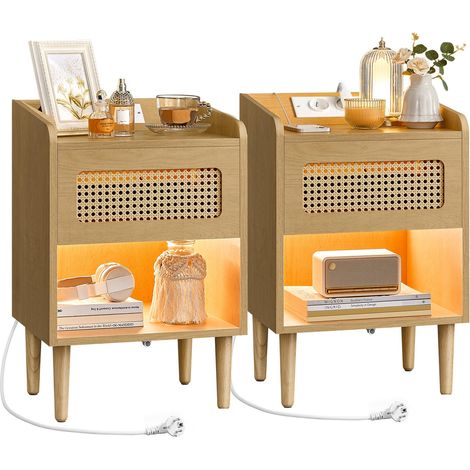 Table de Chevet avec Multiprise, Lot de 2, avec Lumière à Détecteur de Mouvement, Table d’Appoint Effet Rotin, Pieds en Bois Massif, Style Bohème, Beige Chêne (1/5)