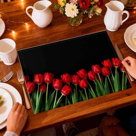 Lot de 4 sets de table/dessous de verre/nappes en polyester imprimé plat, motif tulipes rouges, pour la cuisine, les repas de fêtes, les réunions de famille et autres occasions. (1/5)