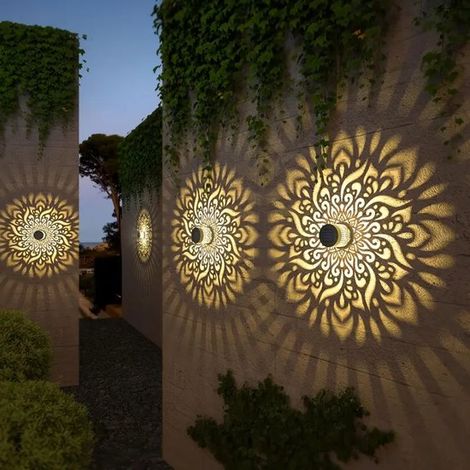 Applique murale extérieure solaire étanche en métal avec projection de motif mandala, lumière LED chaude, décoration de jardin - Style papillon (1/4)