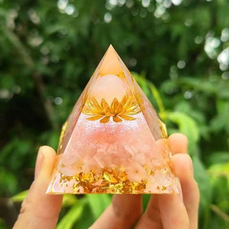 Wie im Bild dargestellt, lauten die Spezifikationen wie folgt: 3. Material: Harz + Pyramidenförmiger Epoxidharzbaum aus Kristallen und Kristallsplittern.