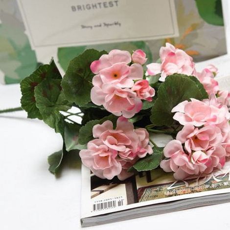 Plante Artificielle Geranium - Fleur en Soie avec Tiges Métalliques - Décoration Extérieure et Intérieure - 5 Branches - 36 cm - Rose Clair (1/5)