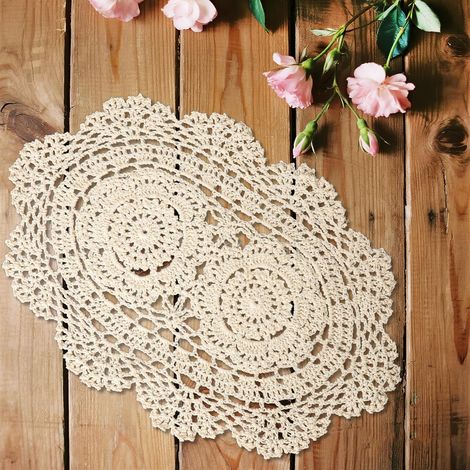 Lot de 2 sets de table ronds en coton - 25 x 35 cm - Beige - Antidérapants et résistants à la chaleur - Avec motif perforé - Pour cuisine, salle à manger, commode, mariage, décoration de fête (1/5)