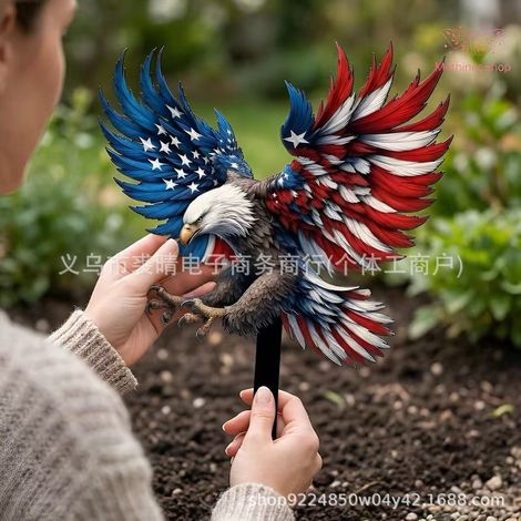 Ornement décoratif extérieur en fer forgé représentant un aigle rouge et bleu (modèle 2026) - Vente en gros directement du fabricant - Aigle rouge et bleu