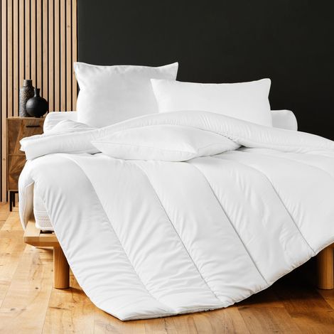 Douceur D'Intérieur – Couette d'hiver 400g en polyester anti-acariens – 260x240cm – Lavable en machine – Certifiée Oeko-Tex pour un sommeil sain (1/7)