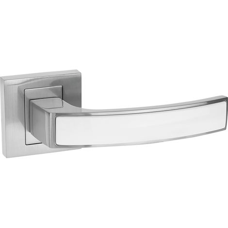 Poignée de porte Savio sur une rosace