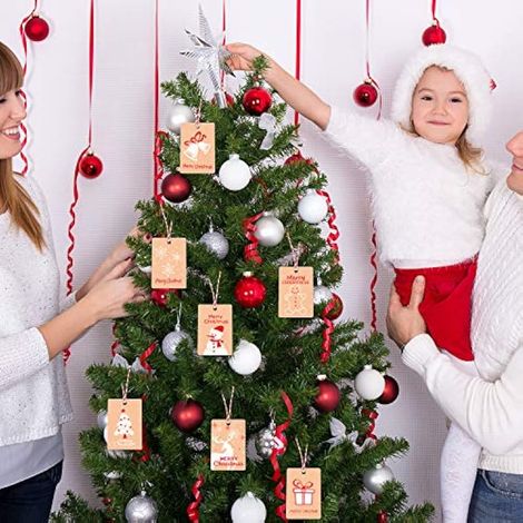 KUUQA 120 étiquettes cadeaux de Noël en papier kraft, avec cordelette de suspension, 12 styles différents