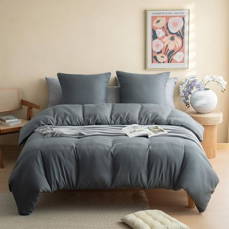 Parure de Lit 4 Pièces Housse de Couette 220x240cm + Drap Housse 160x200cm avec 2 taies d'oreillers 65x65cm Gris pour 2 Personnes Parure 120 Fils/cm² en Microfibre (1/5)