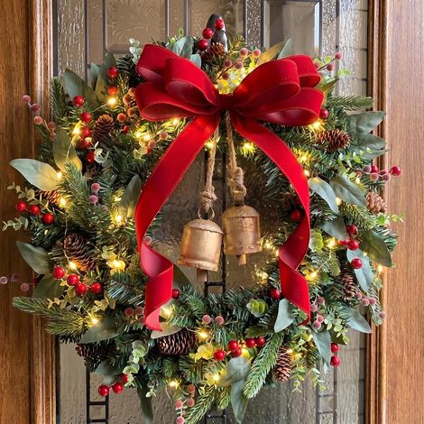 Couronne de Noël lumineuse pour porte d'entrée, nœud en ruban de velours rouge, horloge vintage, branches de pin vertes, éclairage LED, style rustique, pour porte d'entrée, fenêtre et mur (1/5)