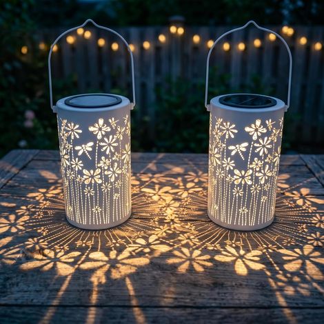 2 Lanternes Solaires Extérieures, lot de 2 Lampes Solaires Exterieur en Métal étanches avec Crochets de Berger, Lumières Solaire pour Jardin Table Patio Balcon Cour Décoration (1/5)