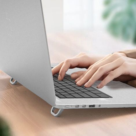 Support de bureau invisible portable en 2 pièces, support suspendu pour ordinateur portable, alliage d'aluminium argenté pour une faible dissipation de chaleur. (1/5)
