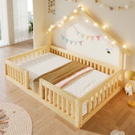 Lit cabane enfant au sol 90x200 cm avec barrières de sécurité, guirlande LED, structure en bois et MDF, naturel (1/5)
