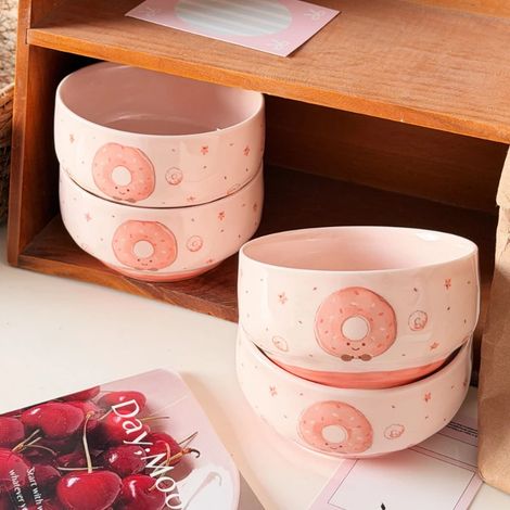 (4 pièces) Un ensemble de 4 jolies assiettes en céramique rose en forme de donut (1/5)