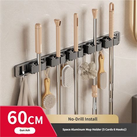 Support mural pour balai avec crochets robustes et clips de verrouillage aucun perçage requis pour le rangement du balai de salle de bain. (1/5)