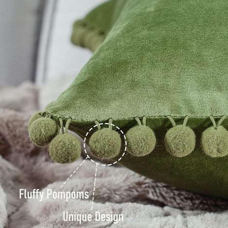 Lot de 2 Housse Coussin Decoration Salon Noël Moderne pour Coussin Canape et Fauteuil De Bureau Carré en Velours Doux de Double Face( 45x45,Vert Olive ) (1/4)