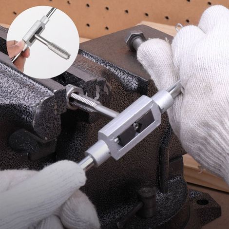 Metallkoffer mit 32 Gewindebohrern und Schneideisen (1/5)