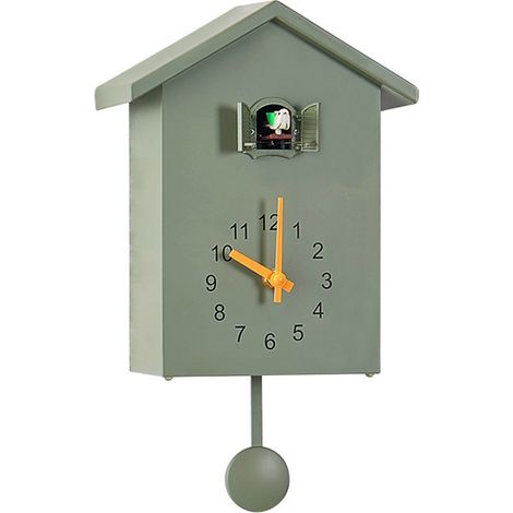 Une horloge murale de style nordique représente un coucou qui sort par la fenêtre pour donner l'heure. (1/5)