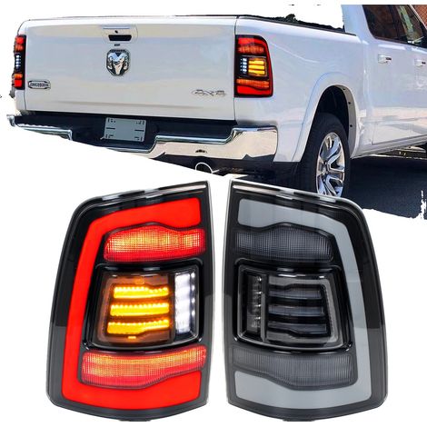Fanali posteriori a LED, in plastica ABS, peso 5 kg, compatibili con Dodge Ram 1500, 2500 e 3500, flusso luminoso di 3400 lumen, funzione indicatori di direzione sequenziali (1/5)