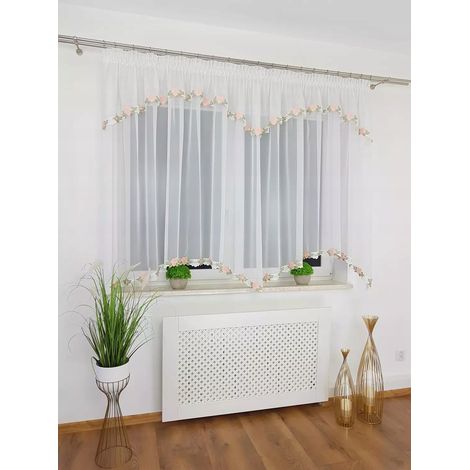 Cortina blanca de batista y voile decorada con encaje guipur. (1/5)