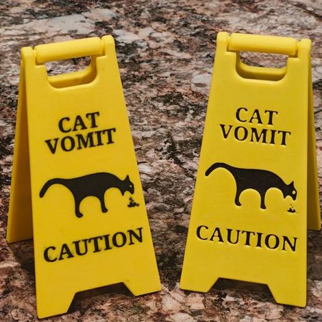 Fausse     alerte  “vomissage”  chien/chat  –  Blague  et  canular  réaliste (1/5)
