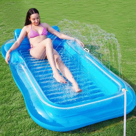 Tapis de jeu aquatique gonflable bleu (208 x 130 cm) avec jets d'eau et brumisateur rafraîchissant automatique – Jouet flottant 6-en-1 (1/5)