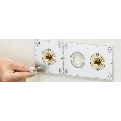 Rehau – Plaque de fixation robinetterie 3 en 1 – Sécable pour entraxes 60/150mm – Inclus 2 coudes 90° DN 16 – Montage facile avec gabarits (1/3)