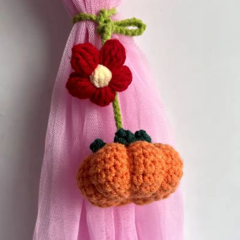 Auto-Ornamente, handgehäkelte Kürbisblumen-Dekorationen, liebevolle Geschenke für Freundinnen, Verwandte und Freunde können als Anhänger im Autoinnenraum oder als schöne Dekoration für Zuhause verwend