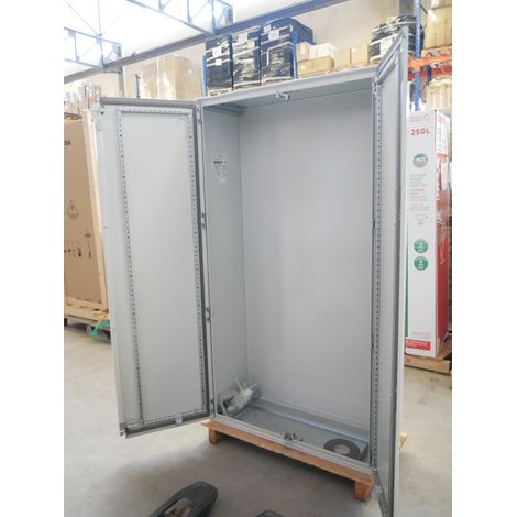 Schneider Electric – Armoire de sécurité acier grise H1800xL1000xP400mm – 2 portes pleines avec serrure – Charge 500N – IK10 étanche IP55