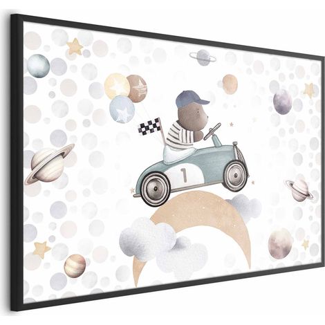 Póster: Un oso de peluche en un coche de carreras. (1/4)