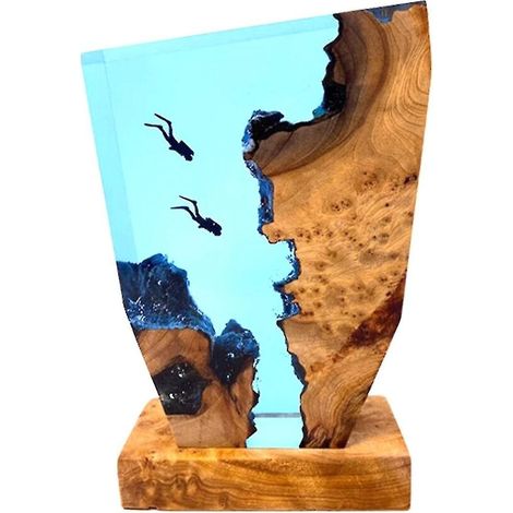 Lampe de table en résine représentant un organisme des fonds marins, inspirée par l'art marin et l'exploration des grottes sous-marines. (1/5)