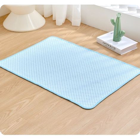 Tappetino rinfrescante in seta ghiaccio per animali domestici, 100 x 70 cm, per primavera ed estate. Tappetino rinfrescante e termoregolatore per cani. Tappetino rinfrescante portatile per auto e... (1/5)