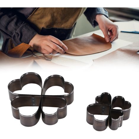 Set mit 8 herzförmigen Lederschneidformen, handgeschnitten. (1/5)
