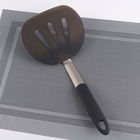 Spatule flexible en silicone pour crêpes et galettes outil de cuisine pour retourner les crêpes sans les abîmer manche ergonomique résistant (1/5)