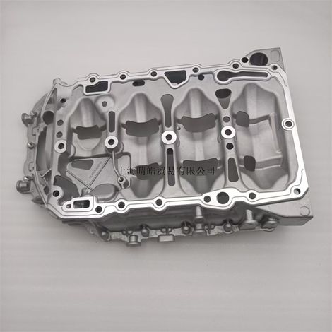 Le carter d'huile 06K103603CS est compatible avec les moteurs EA888 Audi, Volkswagen et Skoda. Sa partie supérieure est entièrement en aluminium.