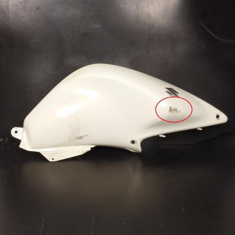 [PRODUIT D'OCCASION] Couvre réservoir droit origine pour moto Suzuki 650 DL V-strom (1/3)