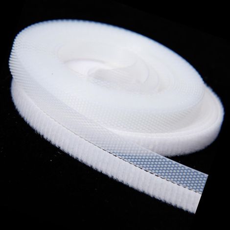 Fermeurs auto-agrippantes extrêmement fines, douces et résistantes pour vêtements de poupée (3 mx 6 mm). À propos : à coudre, sans adhésif. Accessoires pour vêtements de poupée. (1/4)