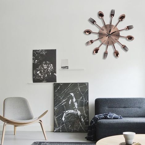 Vergoldetes Edelstahlgeschirr, Uhren, Besteck und Wanduhren für Küche, Esszimmer und Wohnbereich. (1/5)