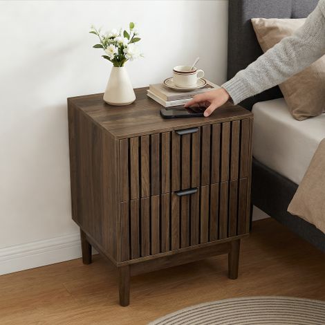 Table de chevet moderne du siècle en noyer, structure en bois à lattes avec deux tiroirs, idéale pour la chambre à coucher, le couloir, le salon et la chambre d'enfant, 45 x 39 x 56,5 cm