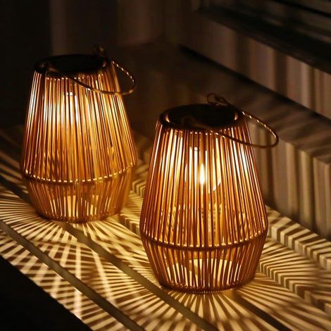 Lot de 2 lampes solaires en rotin, lanternes solaires d'extérieur,lampes solaires de jardin, étanchéité IP55 pour jardin,terrasse, porche,balcon, cour (1/5)
