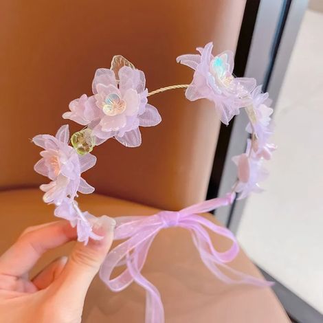 Cabello infantil adornado con flores de perlas moradas (1/5)