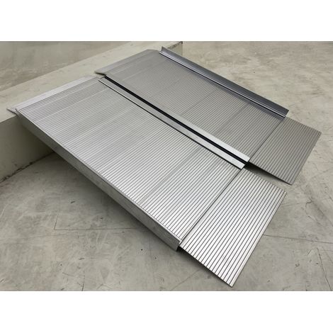 Rampe d'accès en aluminium 400 kg - 600 x 760 mm - largeur utile 730 mm - Pliable MW Tools ARP20060 (1/4)